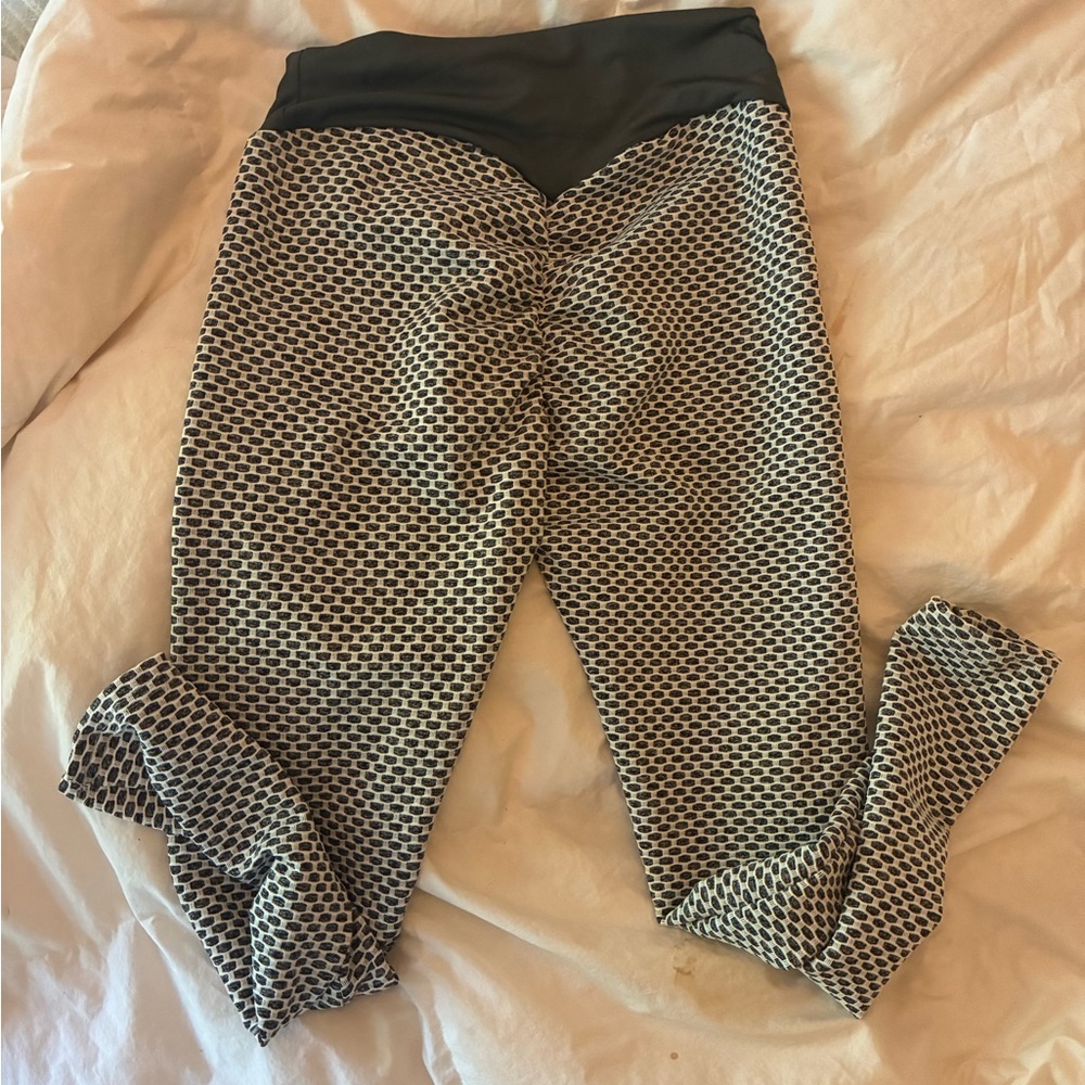 VIRAL BOOTY POP LEGGINGS